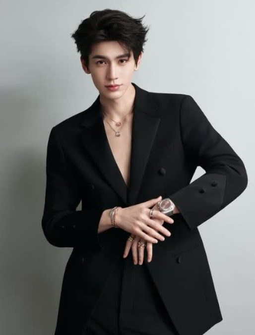 張凌赫在央視專訪中回應《逐玉》熱潮。（圖／翻攝微博）